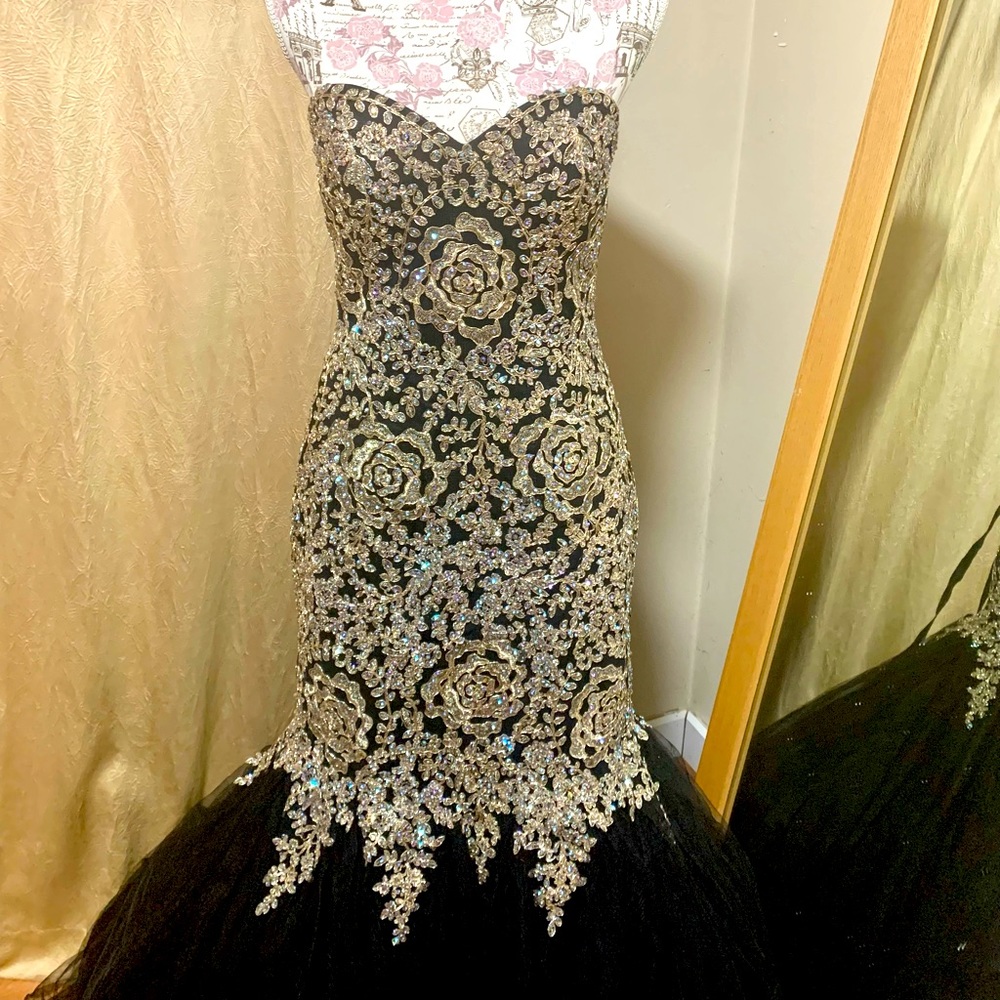 Elegant Black and Gold dress